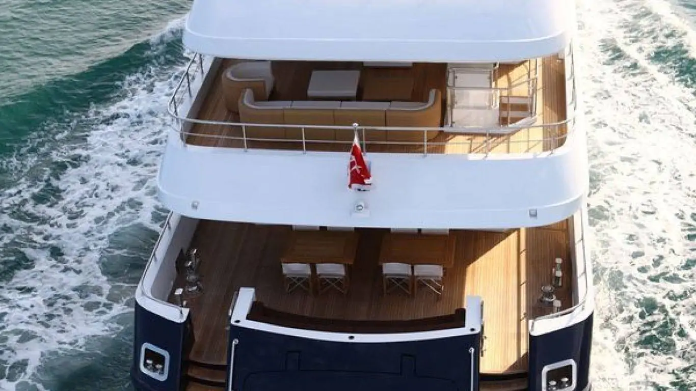 Yacht Zaliv III 163 | Yachts