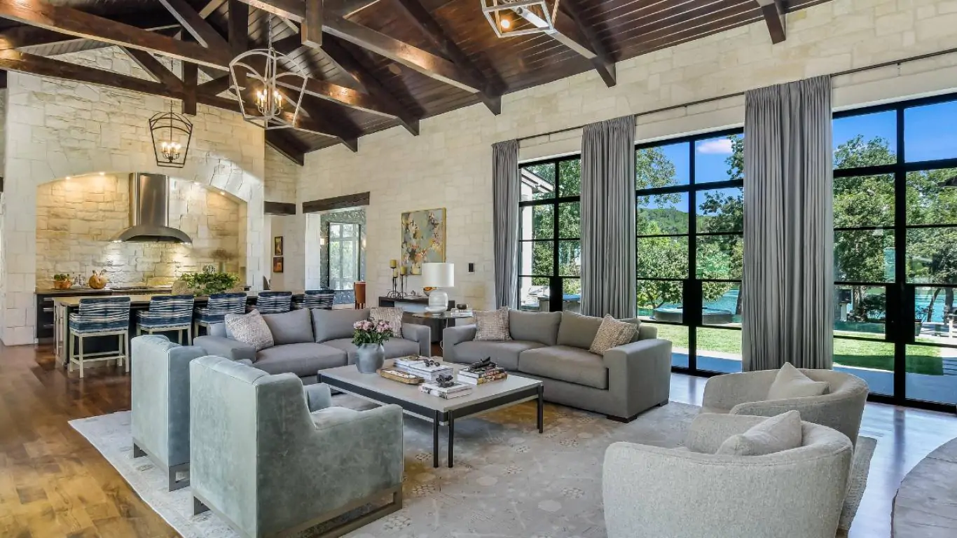 Villa Sylvia | Austin