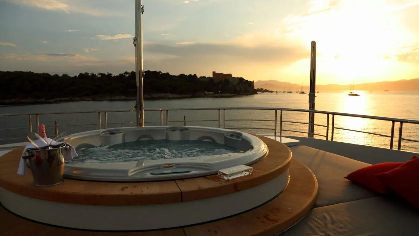 Yacht 2 Ladies 152 | Yachts