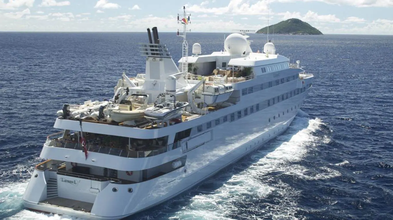 Yacht Lauren L 295 | Yachts