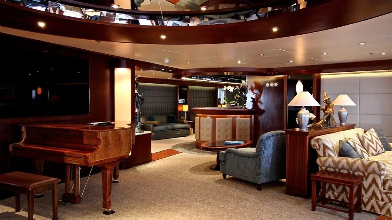 Yacht Lauren L 295 | Yachts