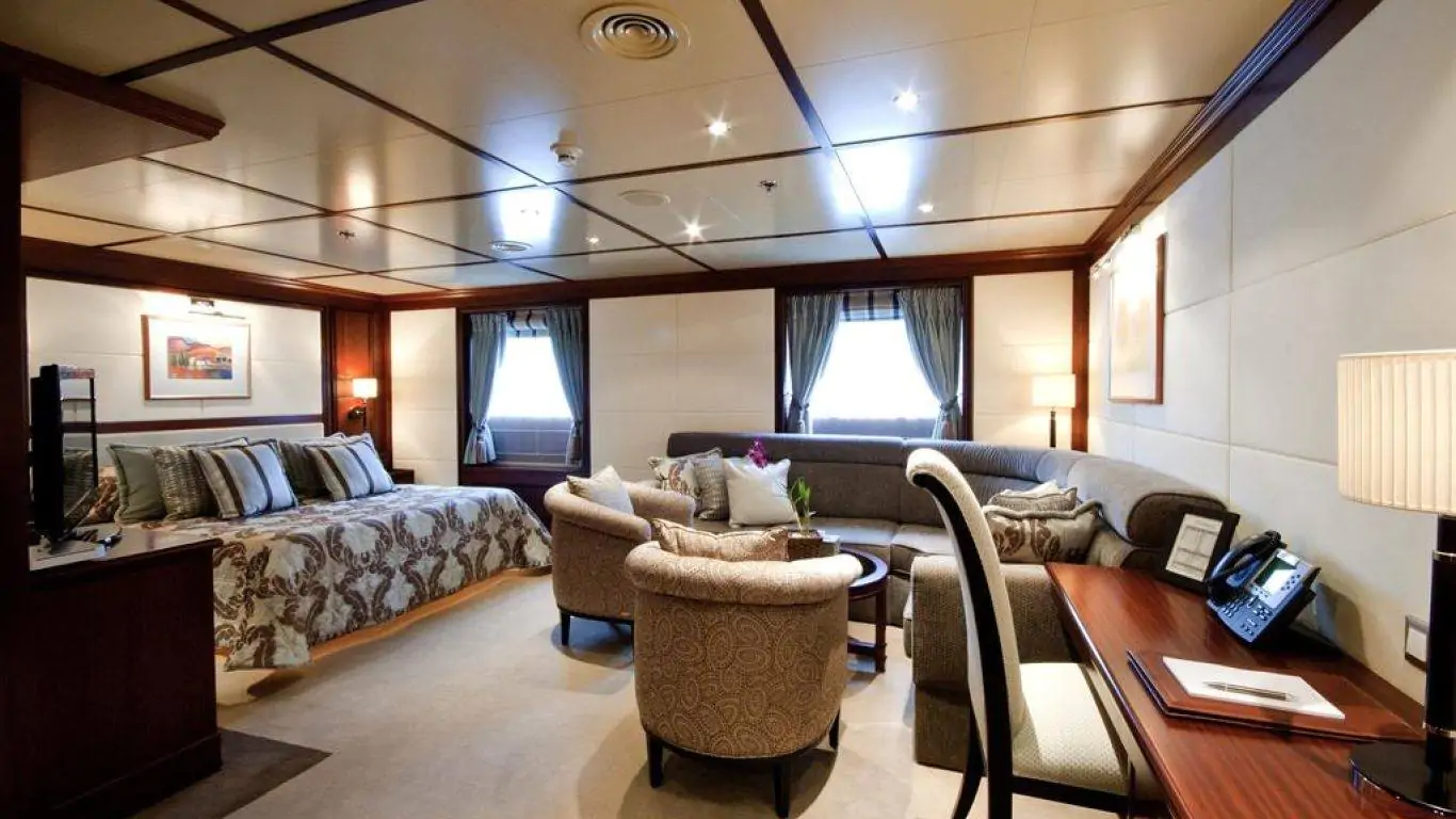 Yacht Lauren L 295 | Yachts