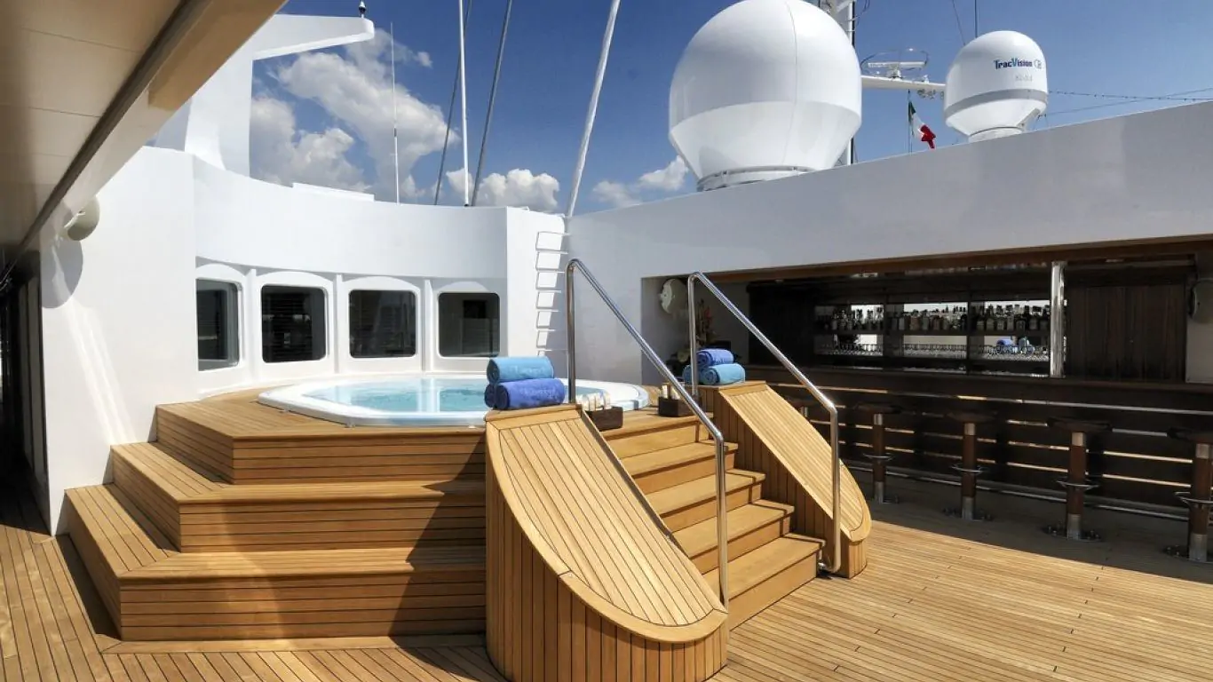 Yacht Lauren L 295 | Yachts