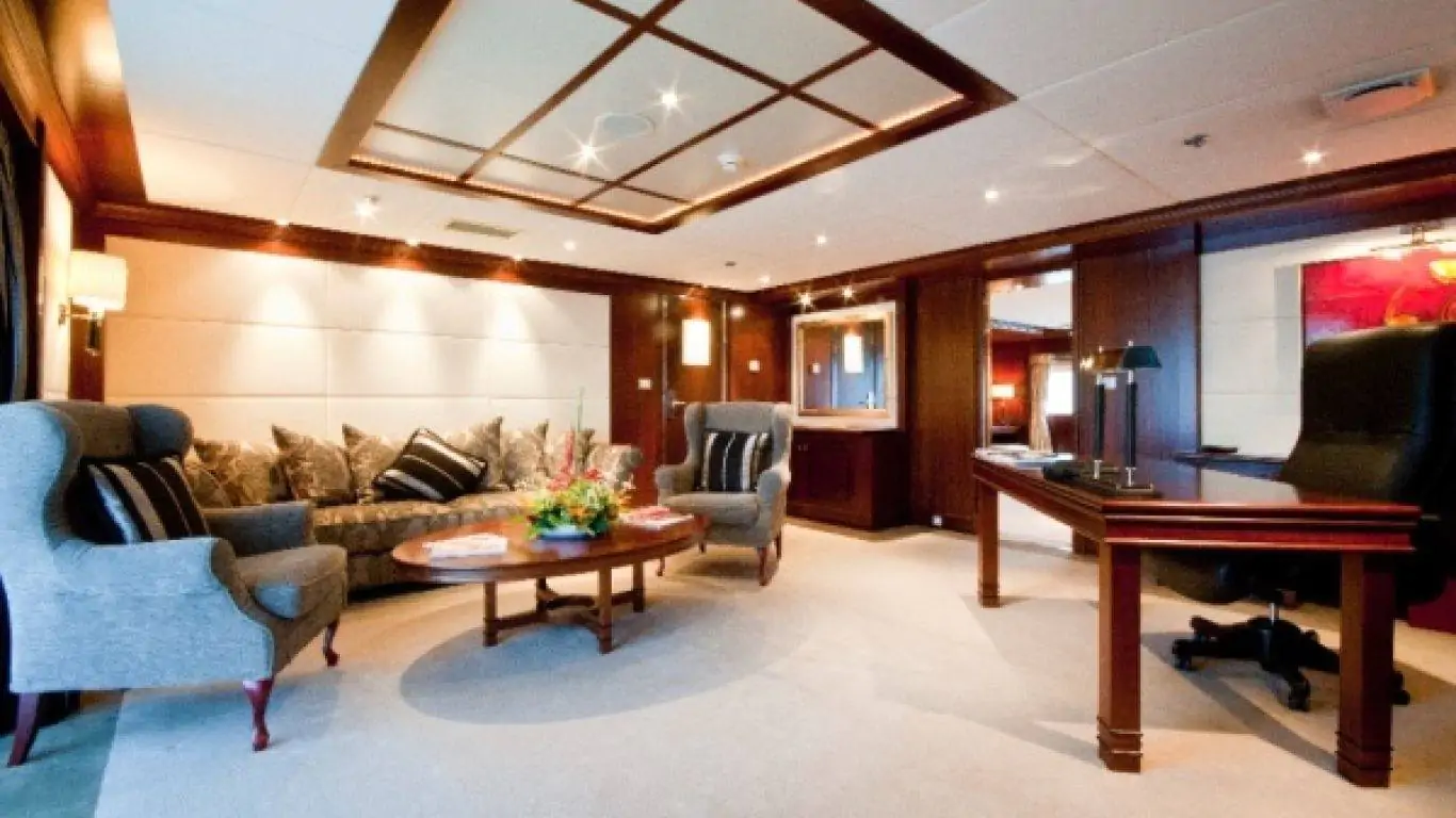 Yacht Lauren L 295 | Yachts