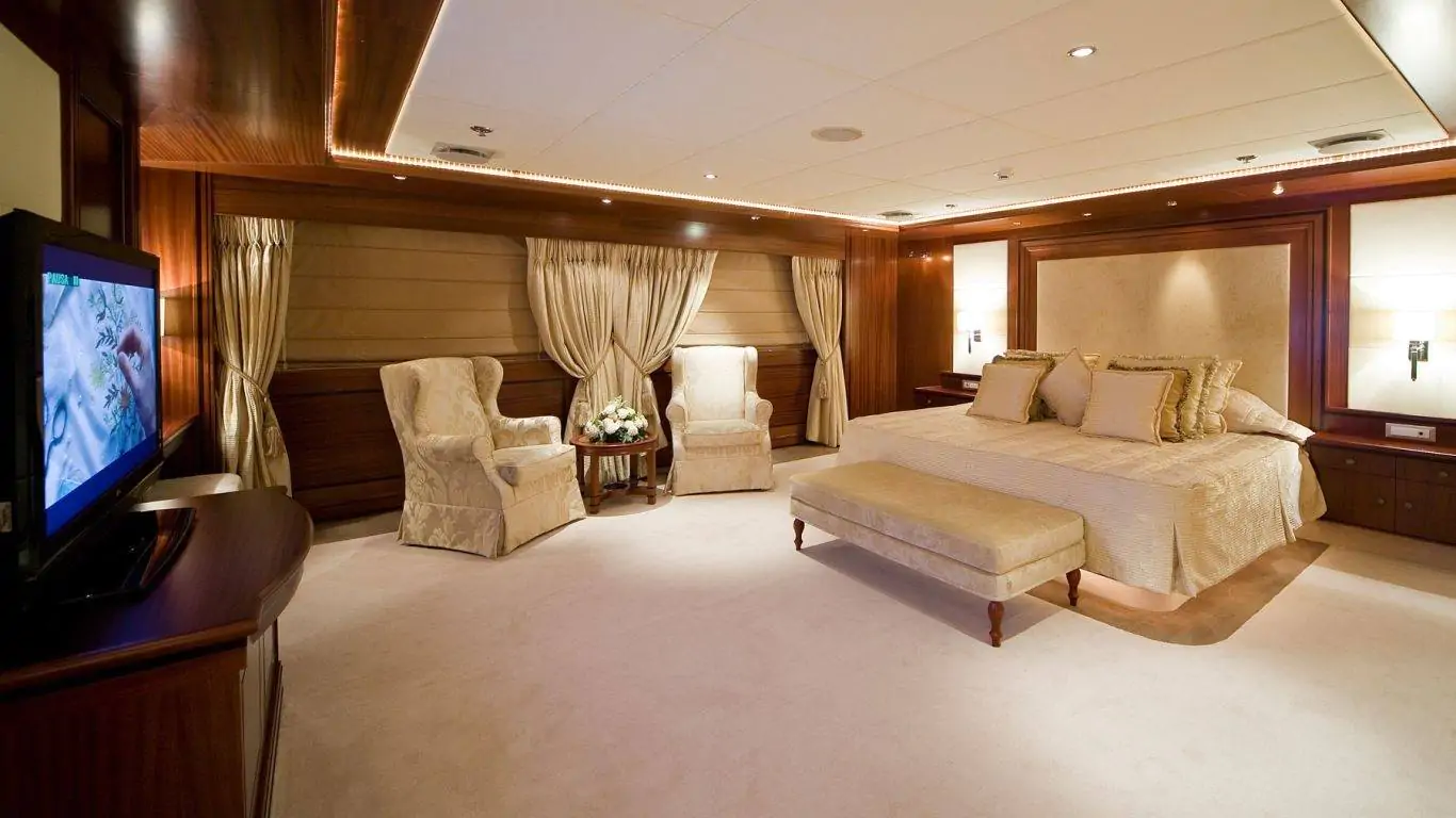 Yacht Lauren L 295 | Yachts