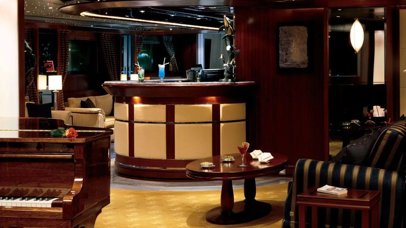 Yacht Lauren L 295 | Yachts