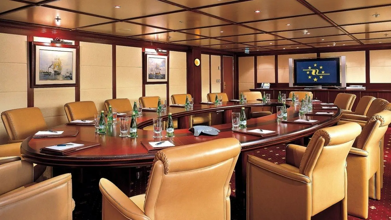 Yacht Lauren L 295 | Yachts