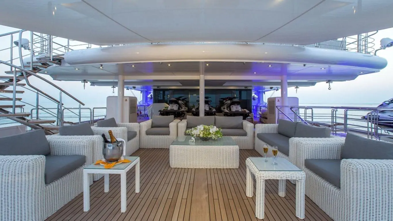 Yacht Moonlight II 300 | Yachts