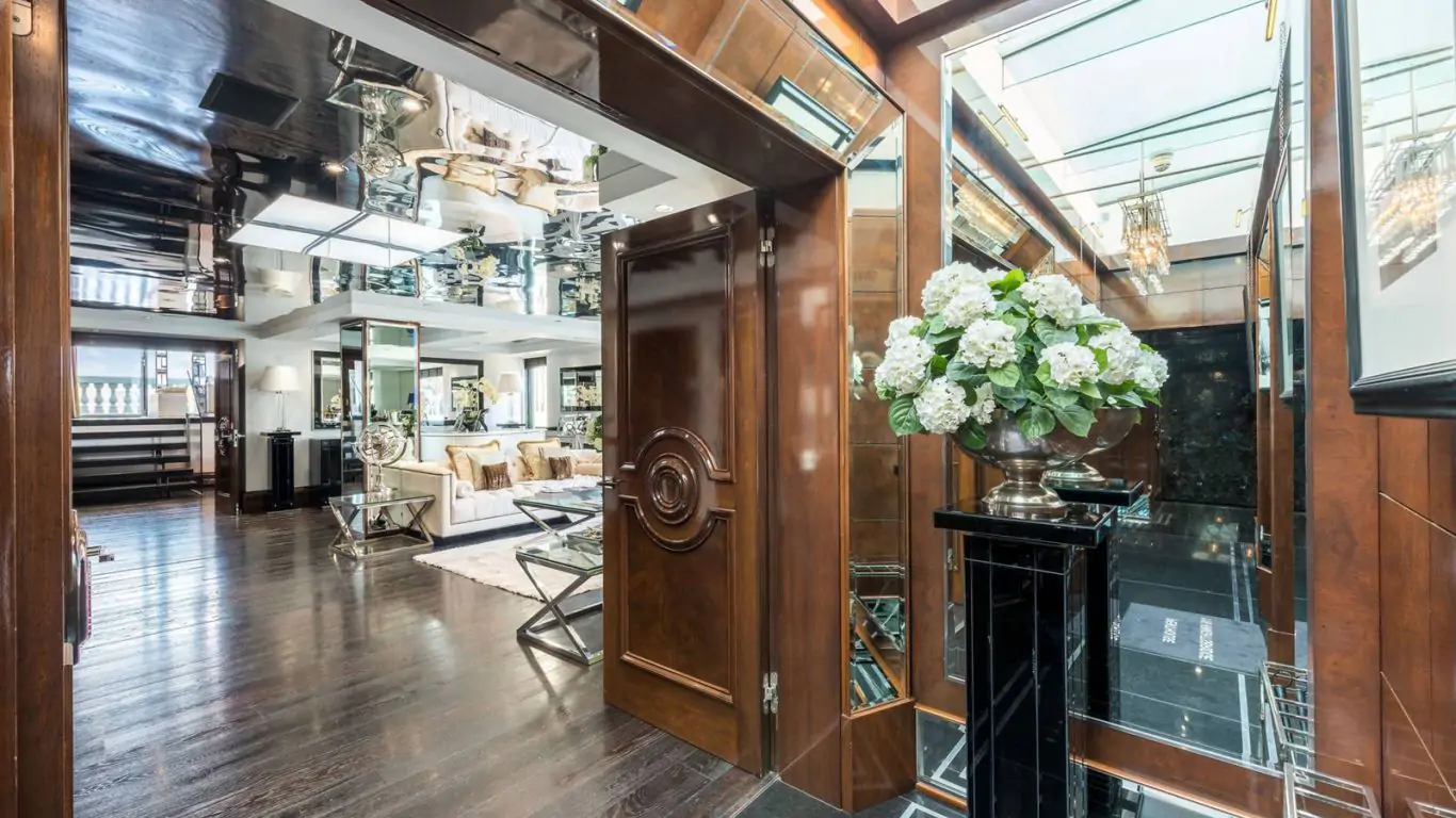 Penthouse Ramses | London