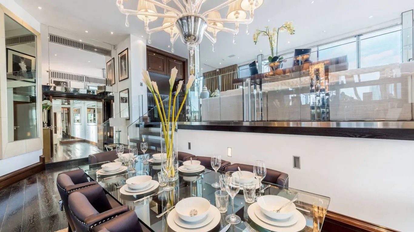Penthouse Ramses | London