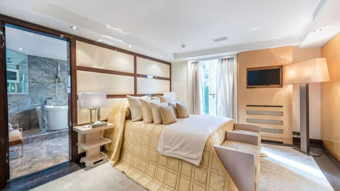 Penthouse Ramses | London