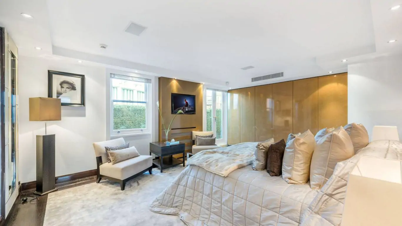 Penthouse Ramses | London