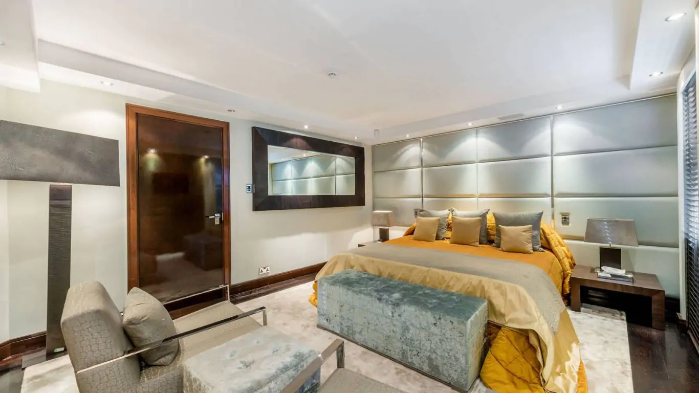 Penthouse Ramses | London