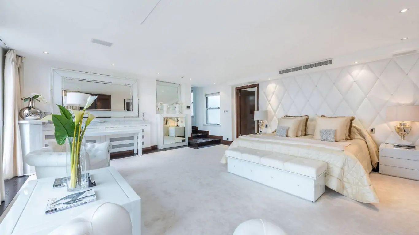 Penthouse Ramses | London