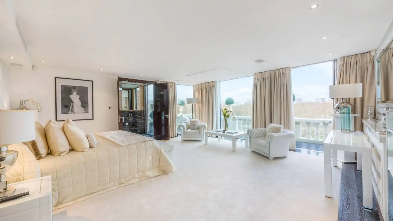 Penthouse Ramses | London