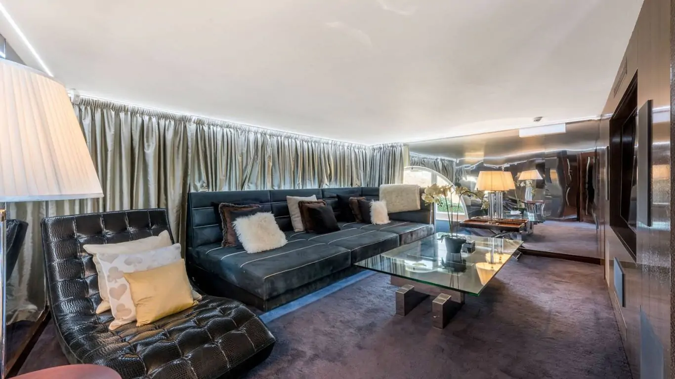 Penthouse Ramses | London