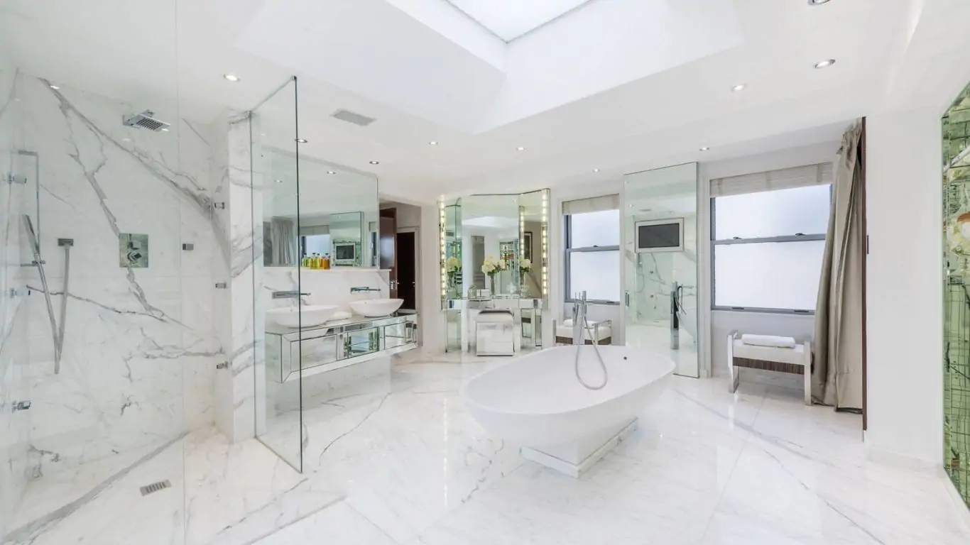 Penthouse Ramses | London