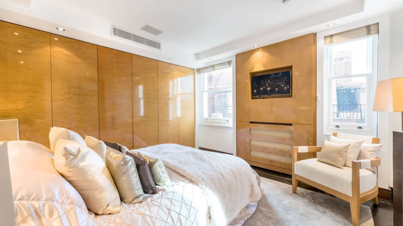 Penthouse Ramses | London