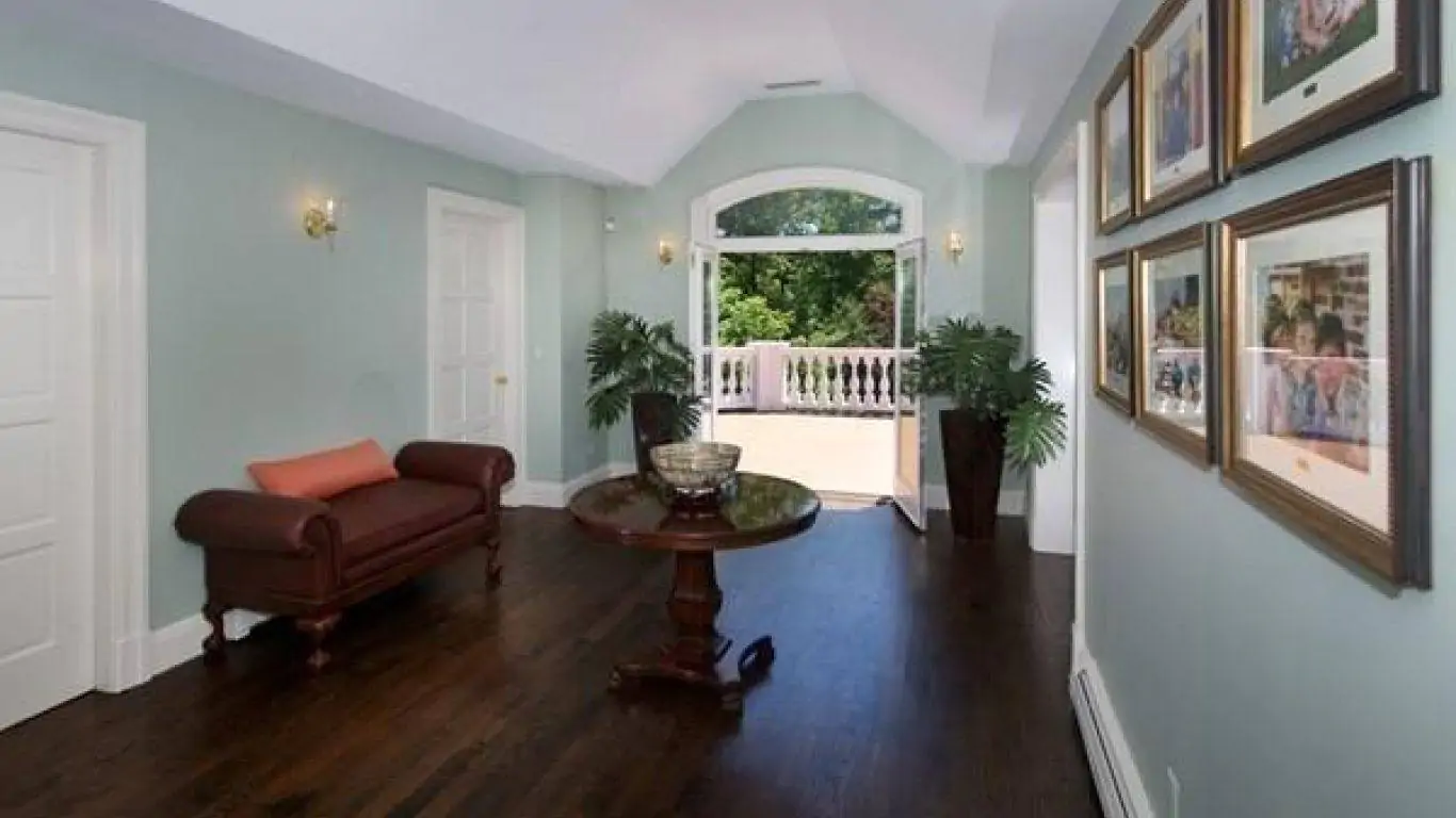 Villa Erin | Boston