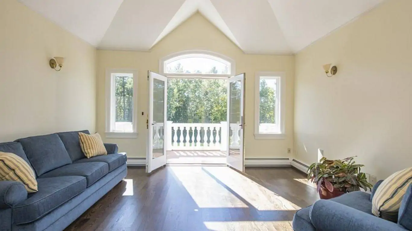 Villa Erin | Boston