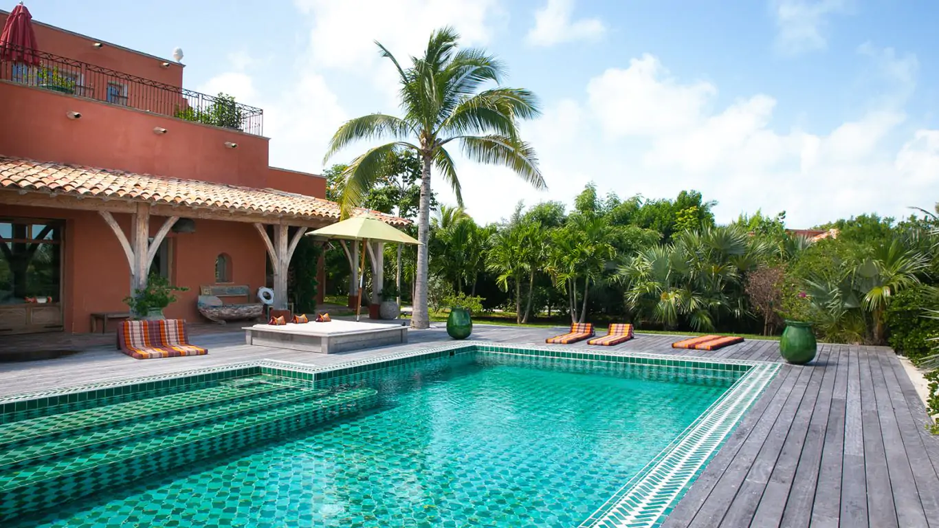 L Hacienda | Bahamian Islands