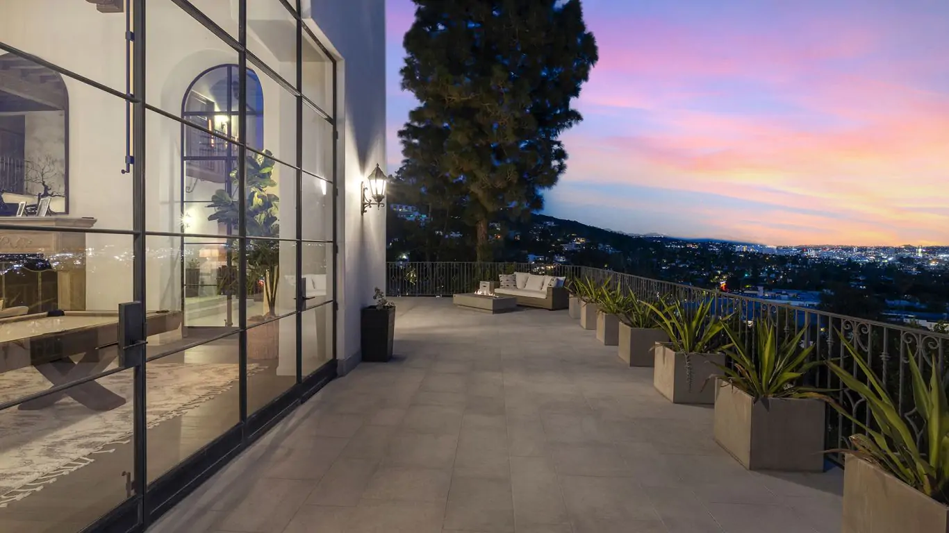 Villa Larisa | Los Angeles