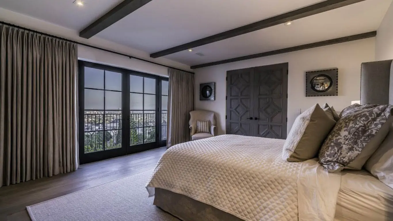 Villa Larisa | Los Angeles