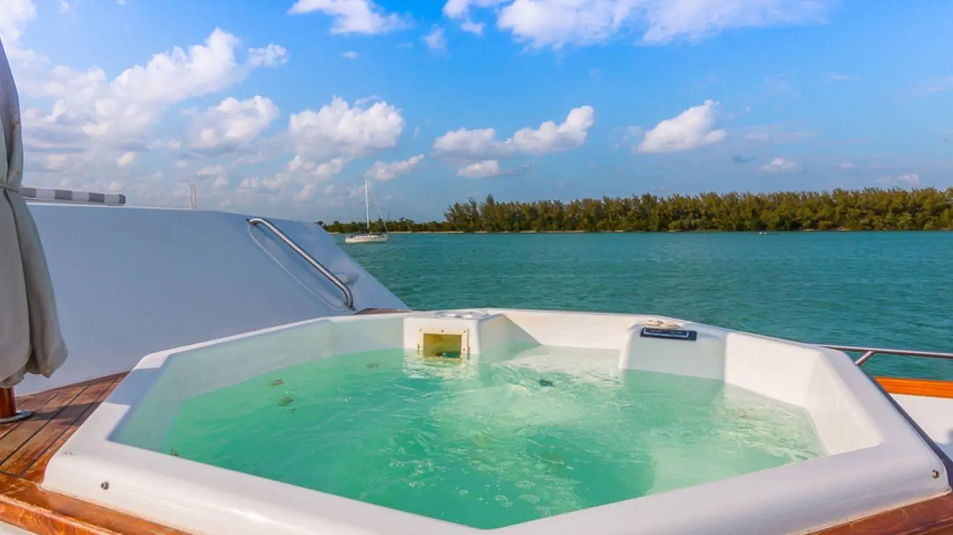 Yacht Broward Trilogy 103 | Yachts