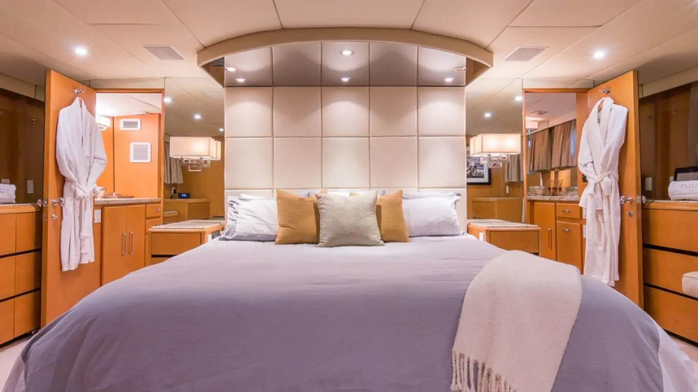 Yacht Broward Trilogy 103 | Yachts