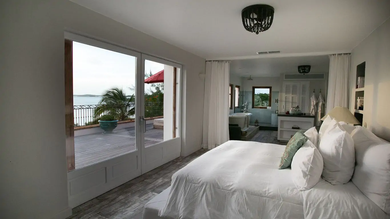 L Hacienda | Bahamian Islands