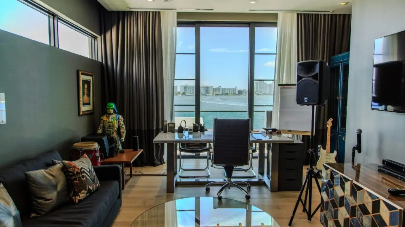 Villa Izzy | Miami