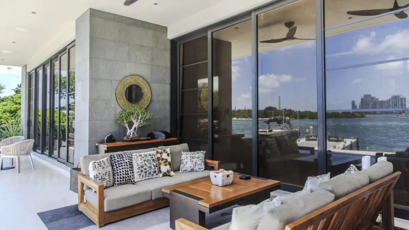 Villa Izzy | Miami