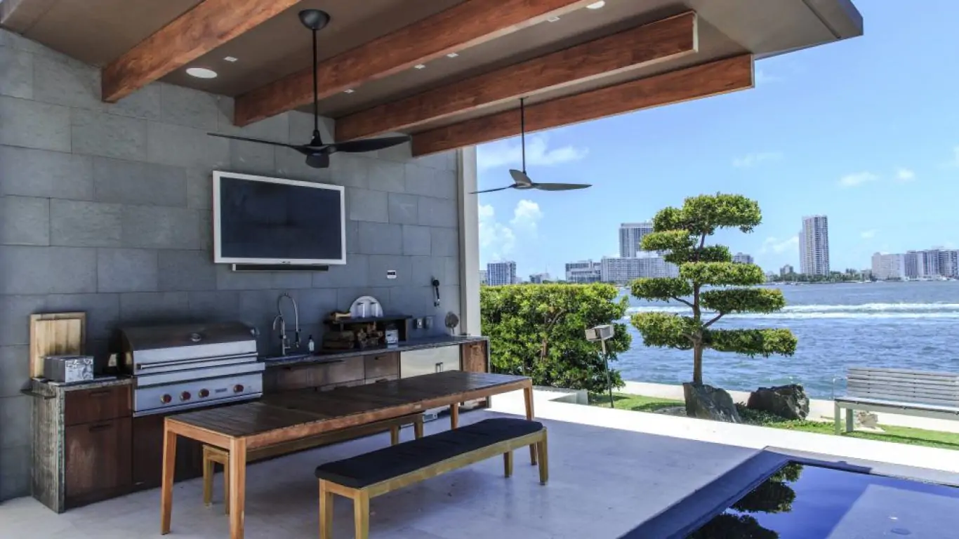 Villa Izzy | Miami