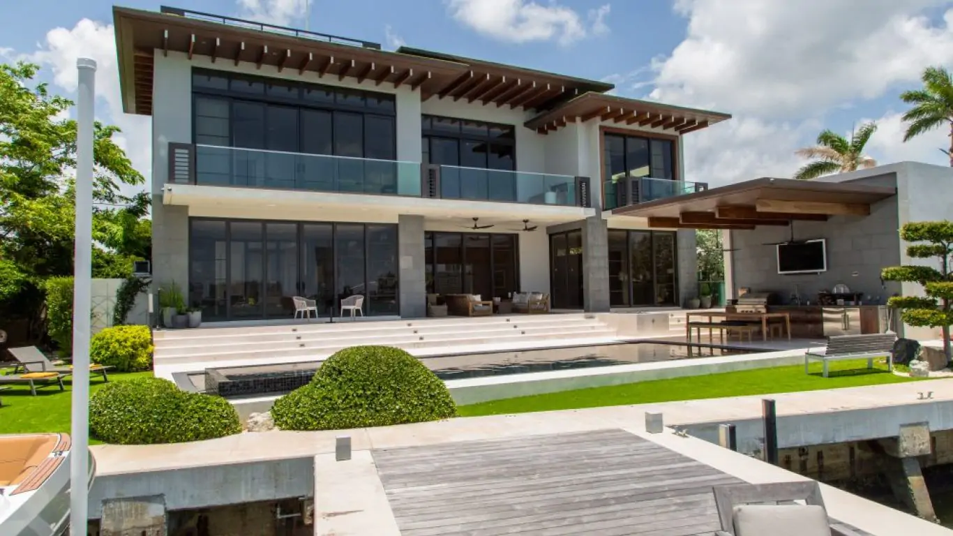 Villa Izzy | Miami