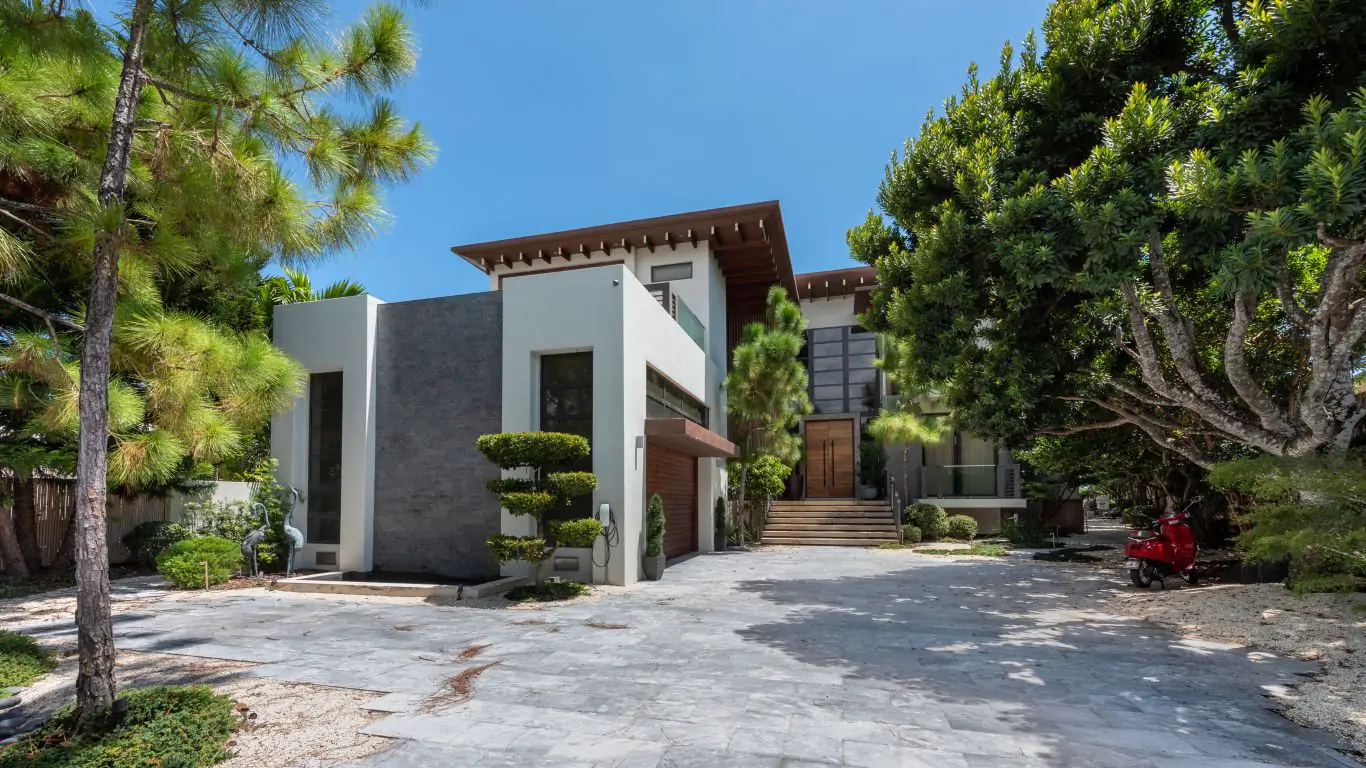 Villa Izzy | Miami