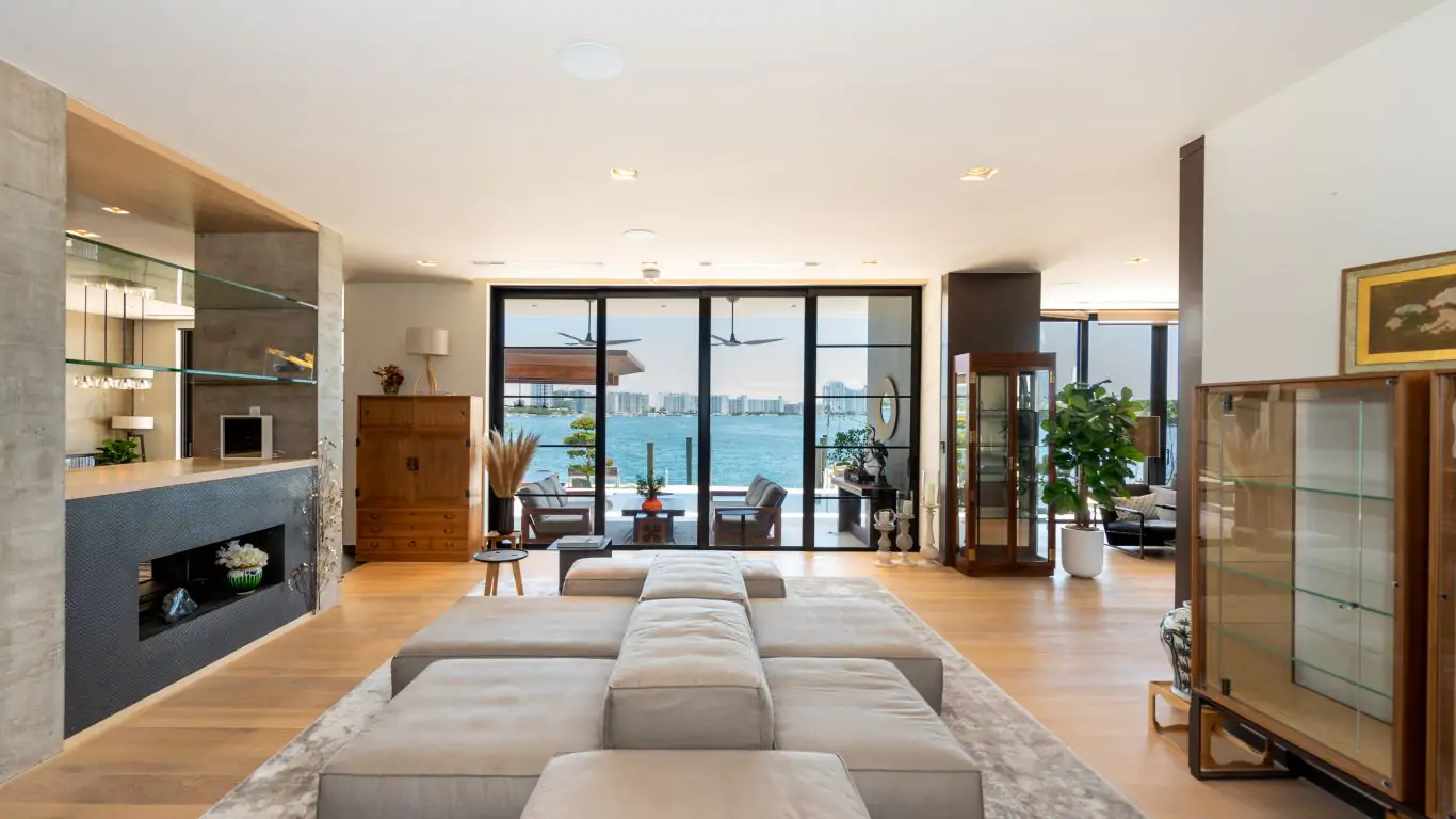 Villa Izzy | Miami
