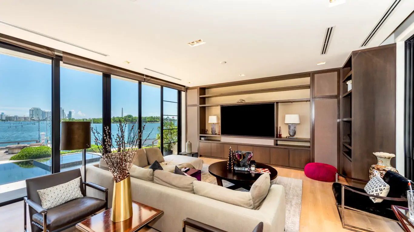 Villa Izzy | Miami