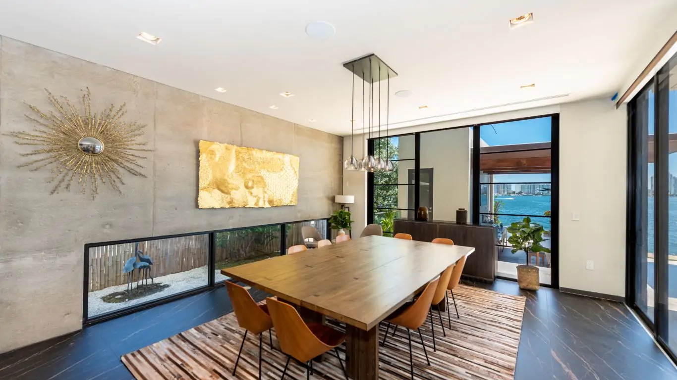 Villa Izzy | Miami