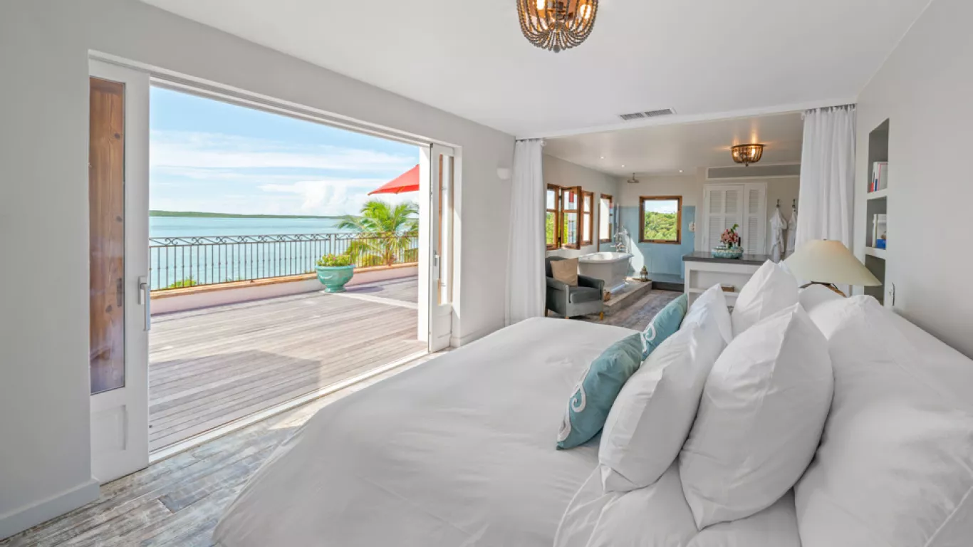 L Hacienda | Bahamian Islands