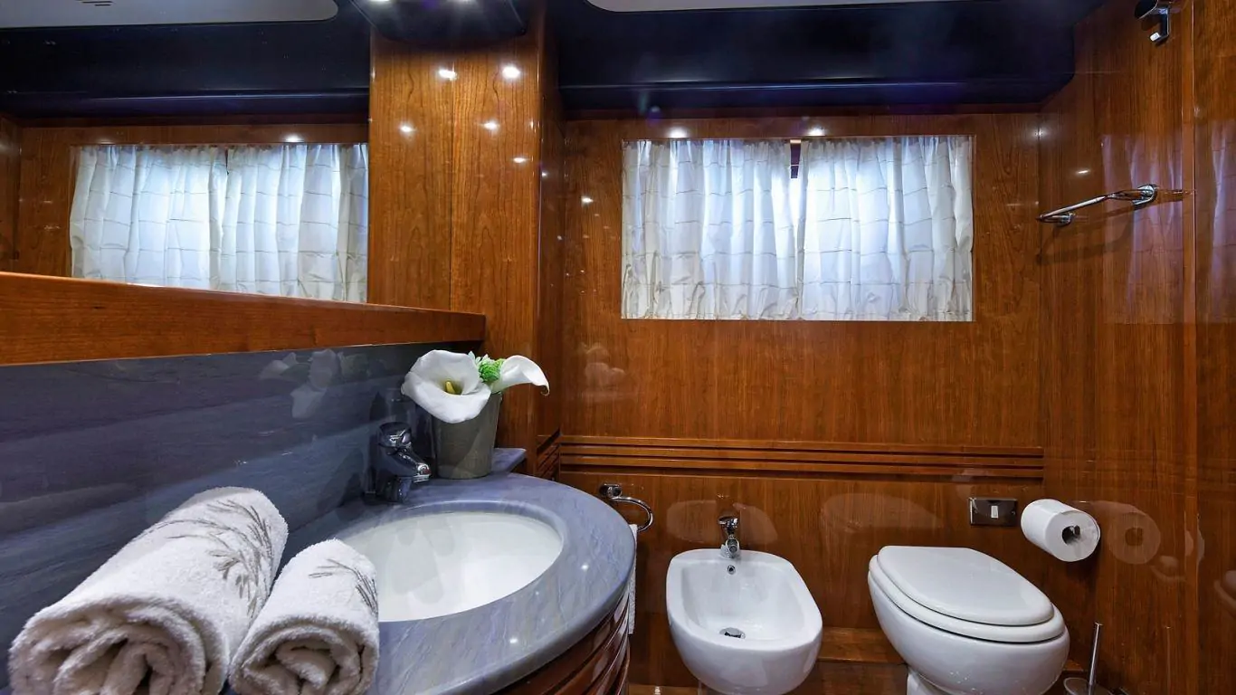 Yacht AQVA 72 | Yachts