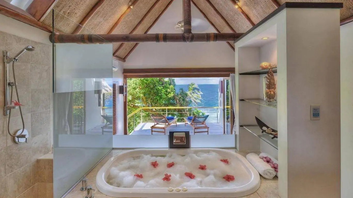 Royal Davui | Pacific Ocean Islands