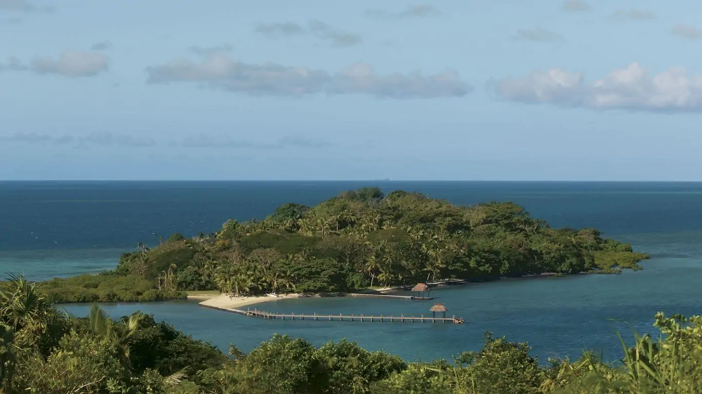 Dolphin Island | Pacific Ocean Islands