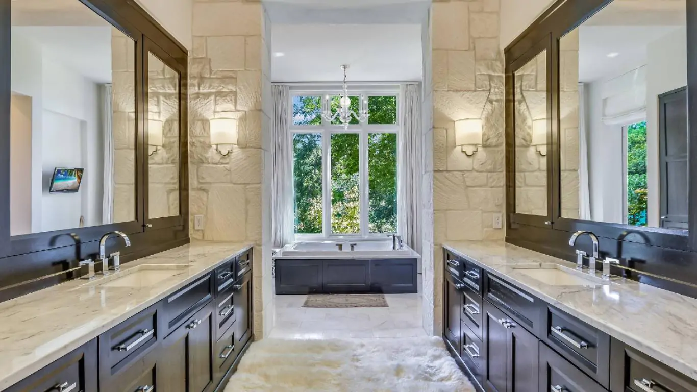 Villa Sylvia | Austin