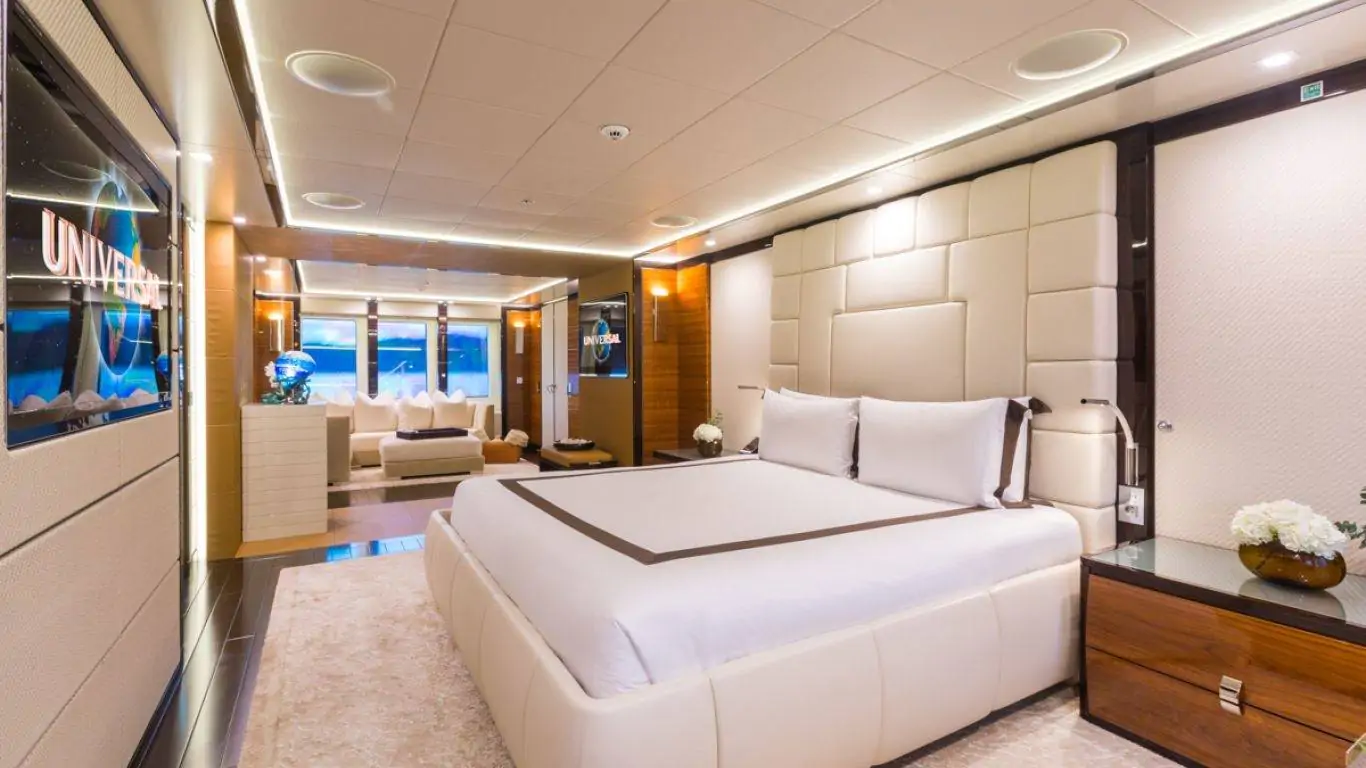 Yacht Party Girl 205 | Yachts