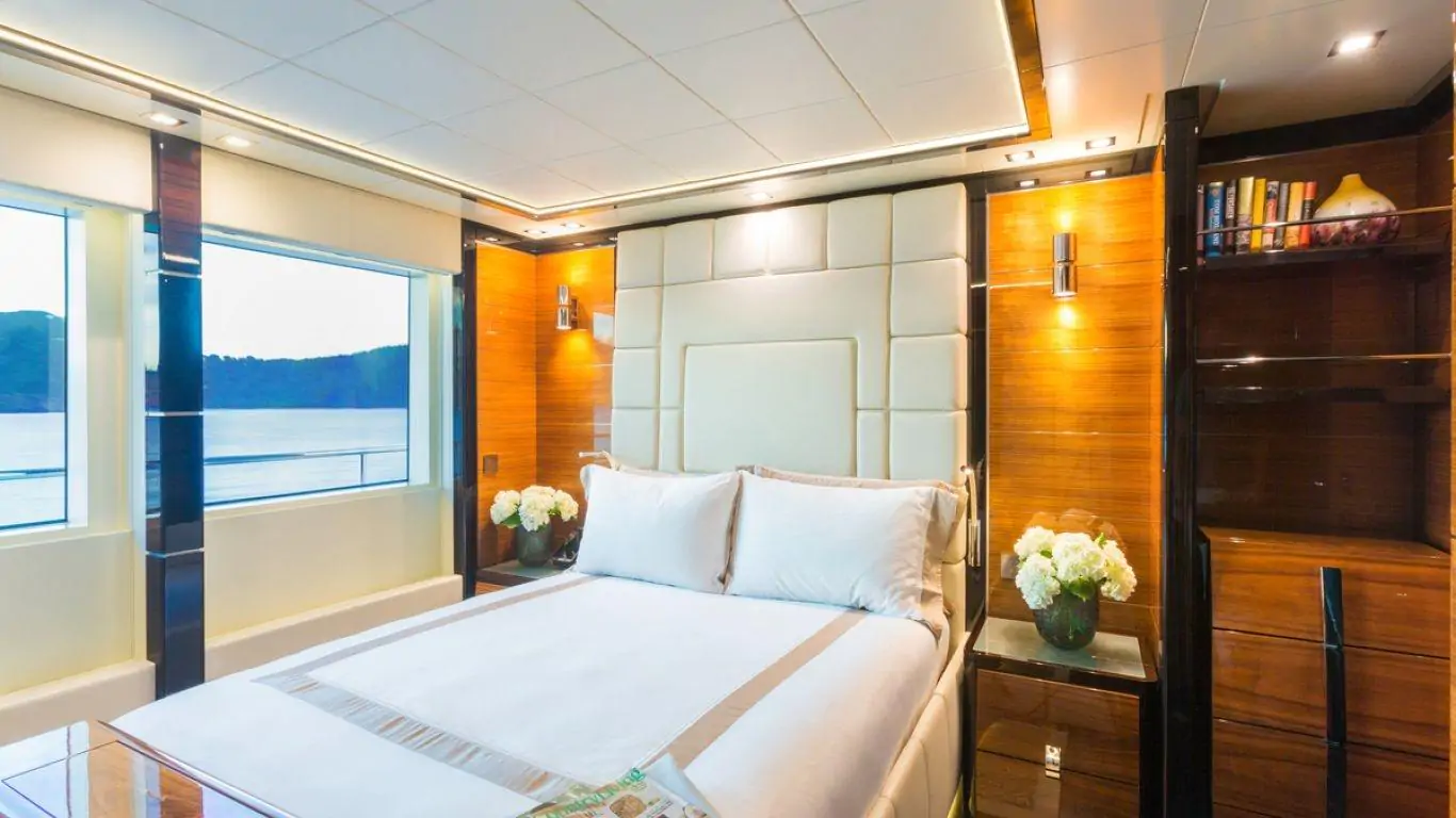 Yacht Party Girl 205 | Yachts