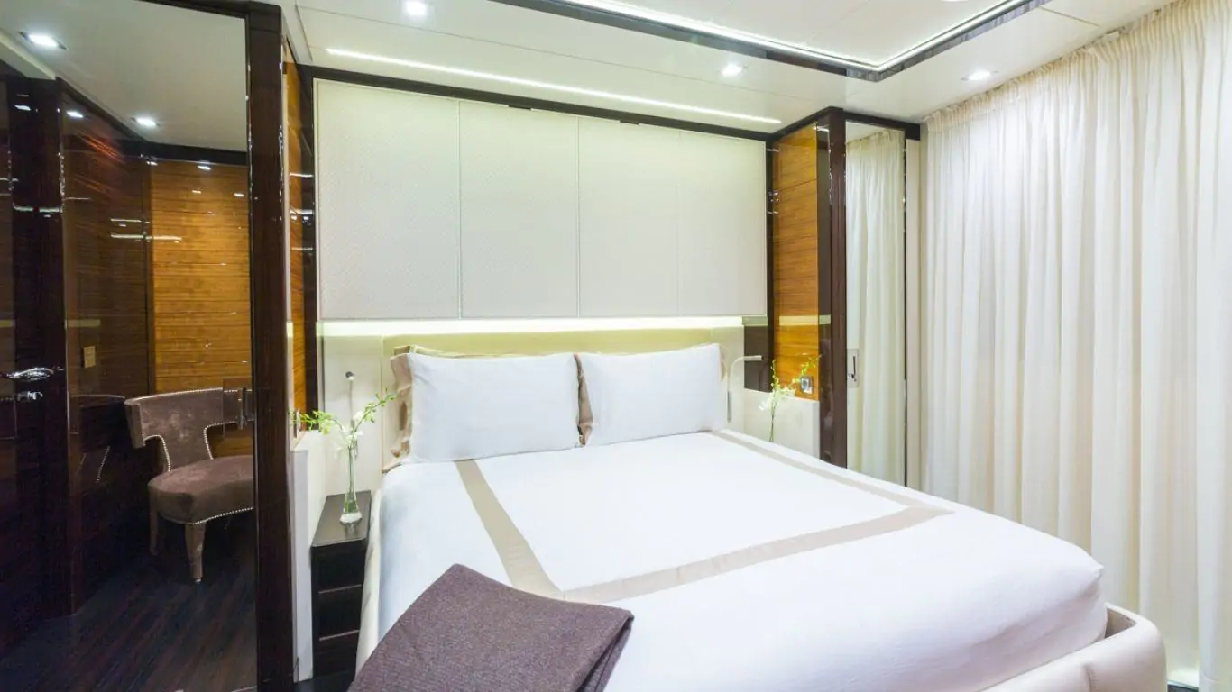 Yacht Party Girl 205 | Yachts