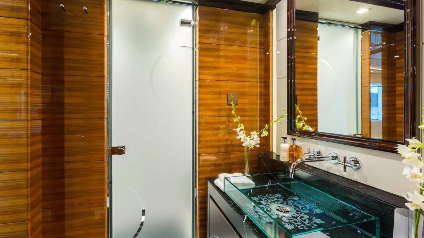 Yacht Party Girl 205 | Yachts