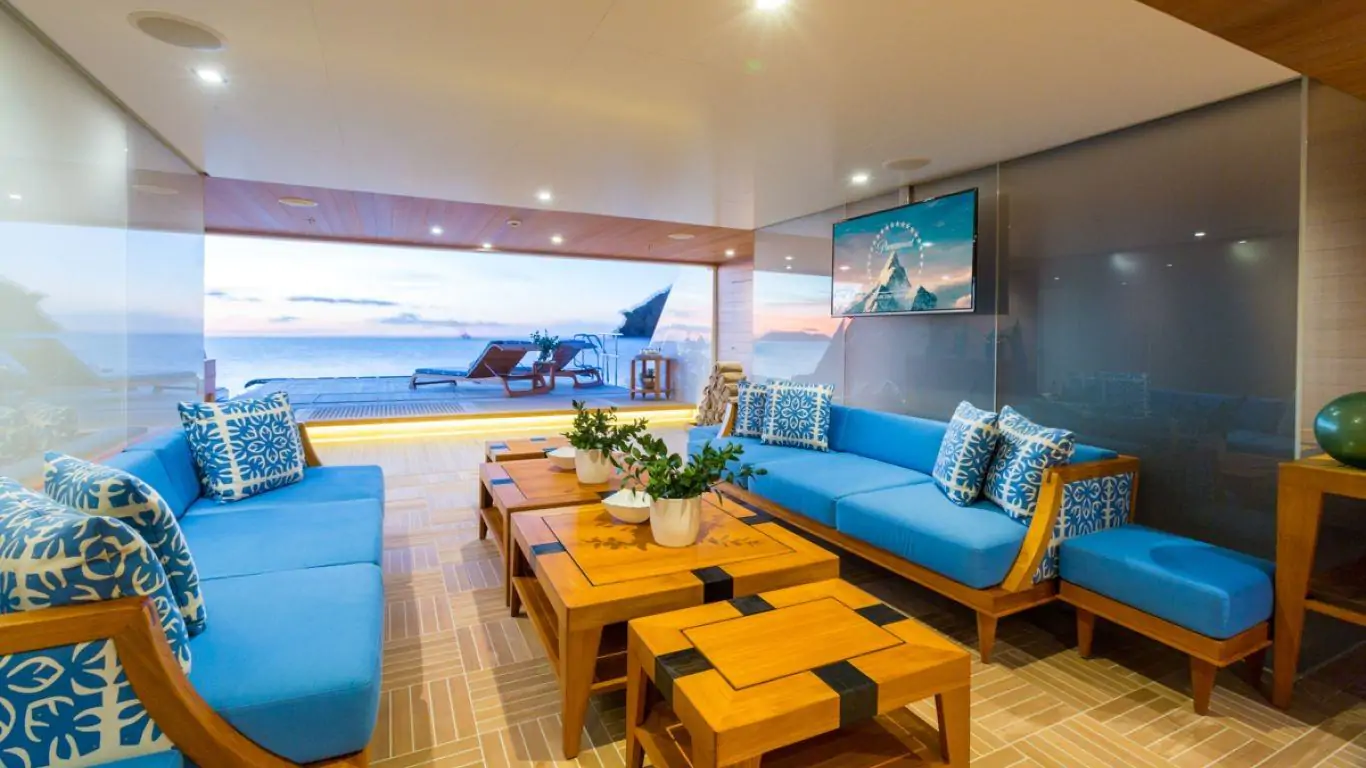 Yacht Party Girl 205 | Yachts