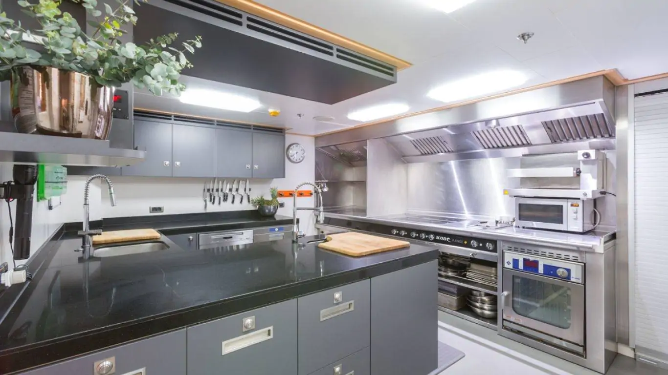 Yacht Party Girl 205 | Yachts