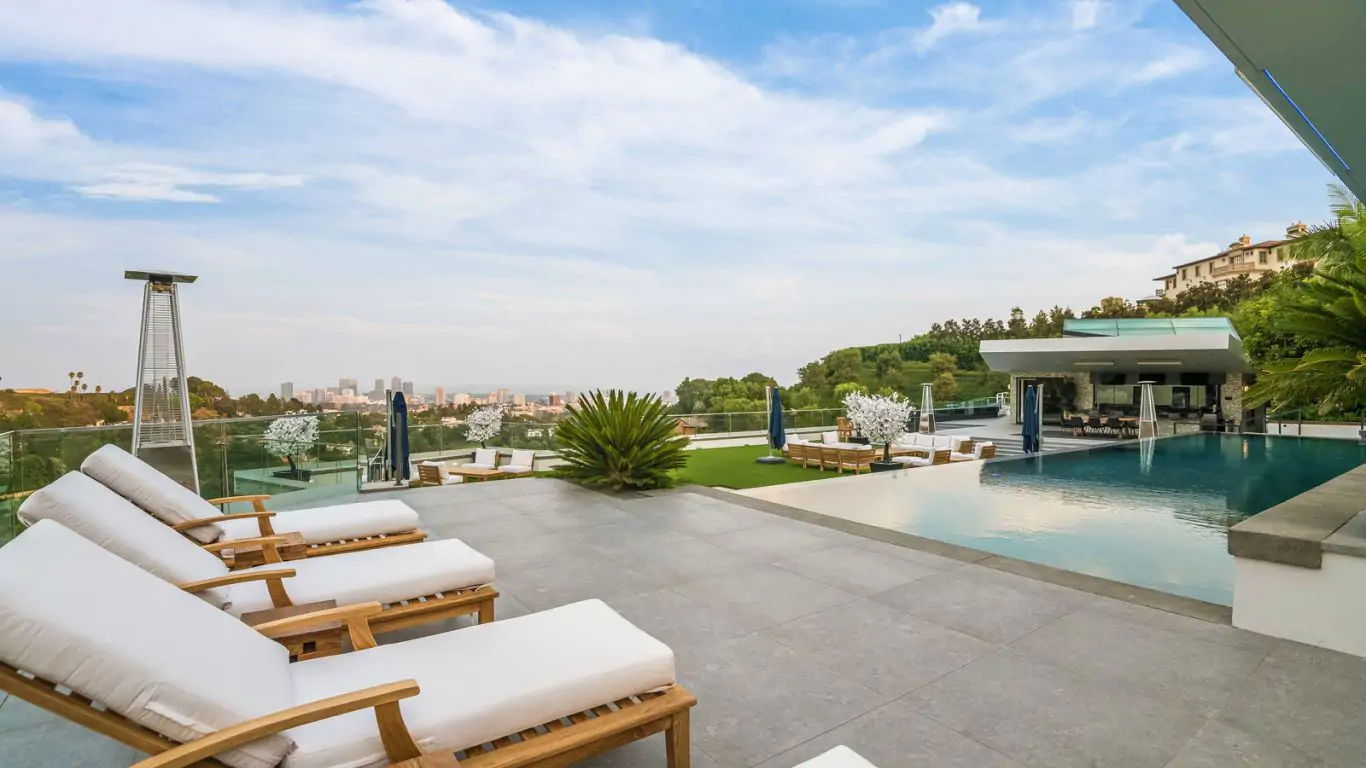 Villa Dominica | Los Angeles
